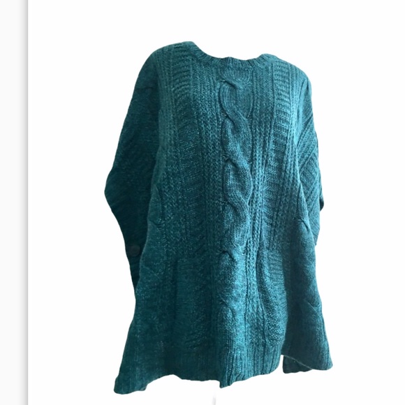 Debbie Morgan Jackets & Blazers - NWT Knitted Cable Poncho Cape with front Pocket. S